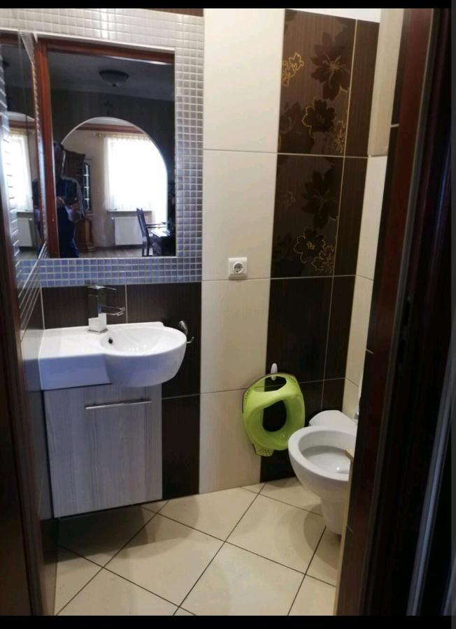 Apartament W Domu Z Kominkiem I Ogrodem Reda Ngoại thất bức ảnh